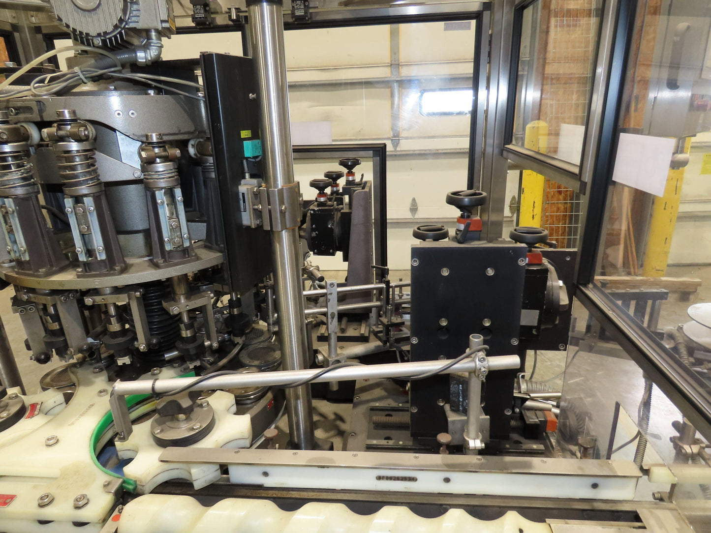 Krones Autocol K747-458 Labeler Machine 12-Bottle Auto Feed Adhesive Labeling