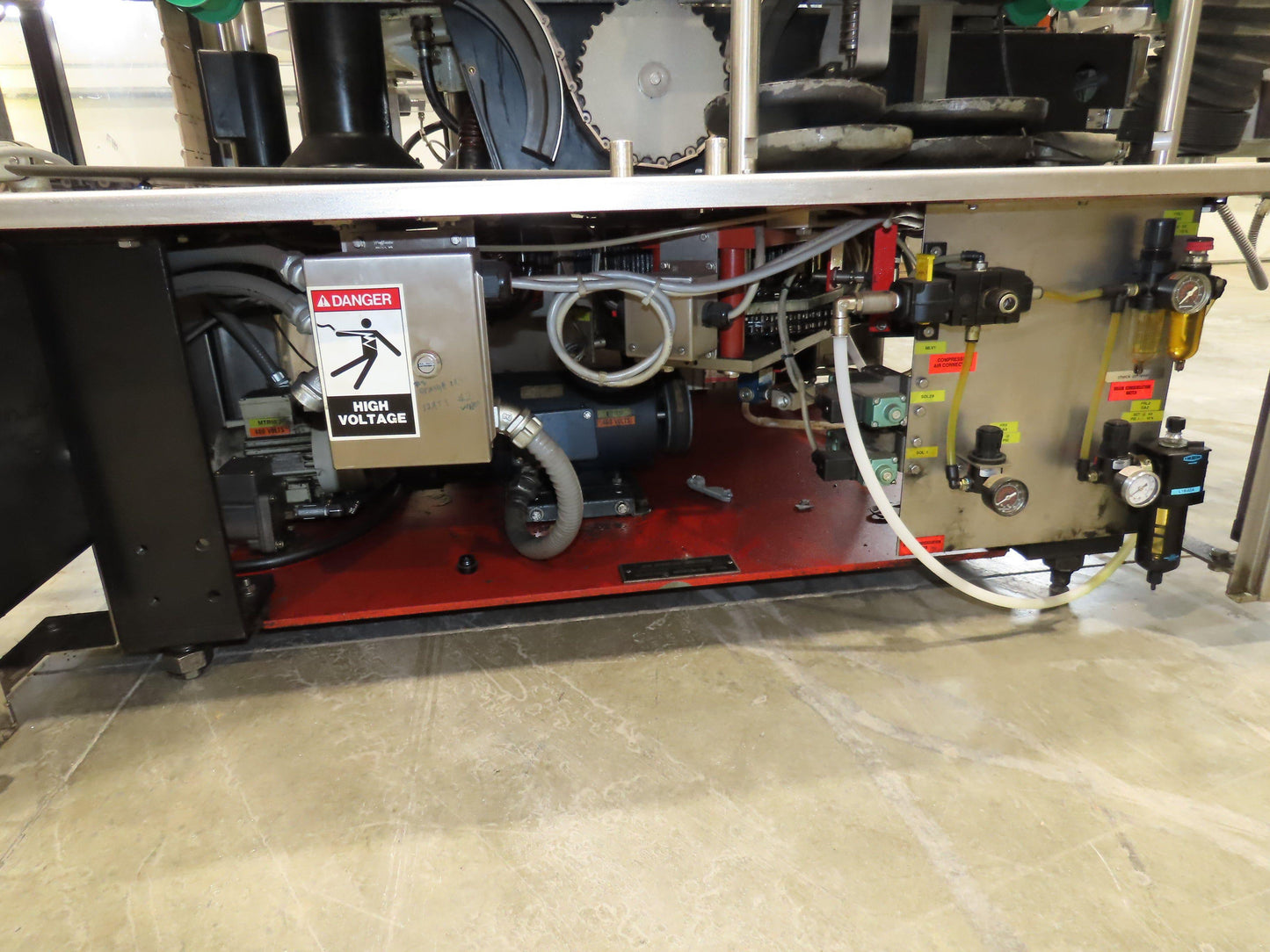 Krones Autocol K747-458 Labeler Machine 12-Bottle Auto Feed Adhesive Labeling