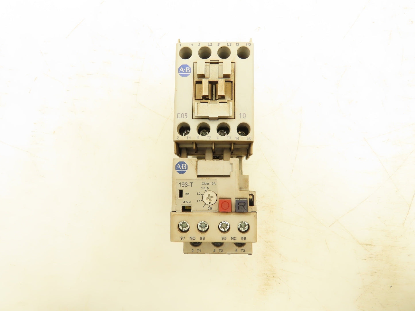Allen Bradley 193-T1AB13 Thermal Overload Relay 690VAC 0.90-1.3A With Contactor
