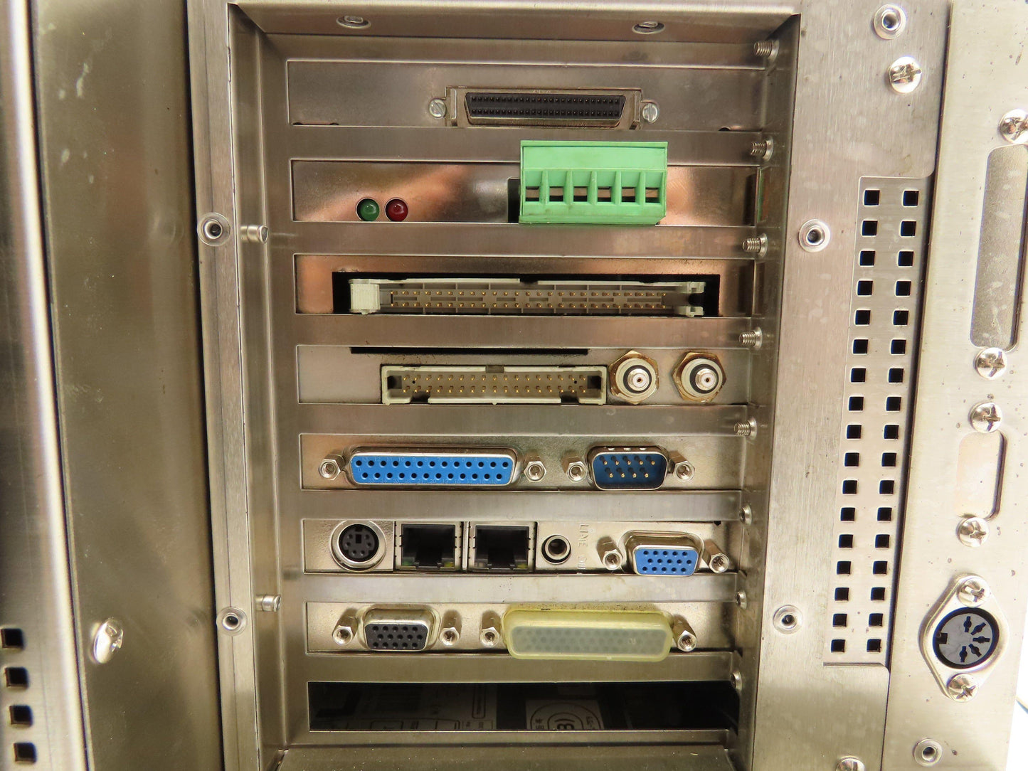 ADVANTECH AWS-843T Industrial Workstation  10.4"Display 230V Input 240 Output