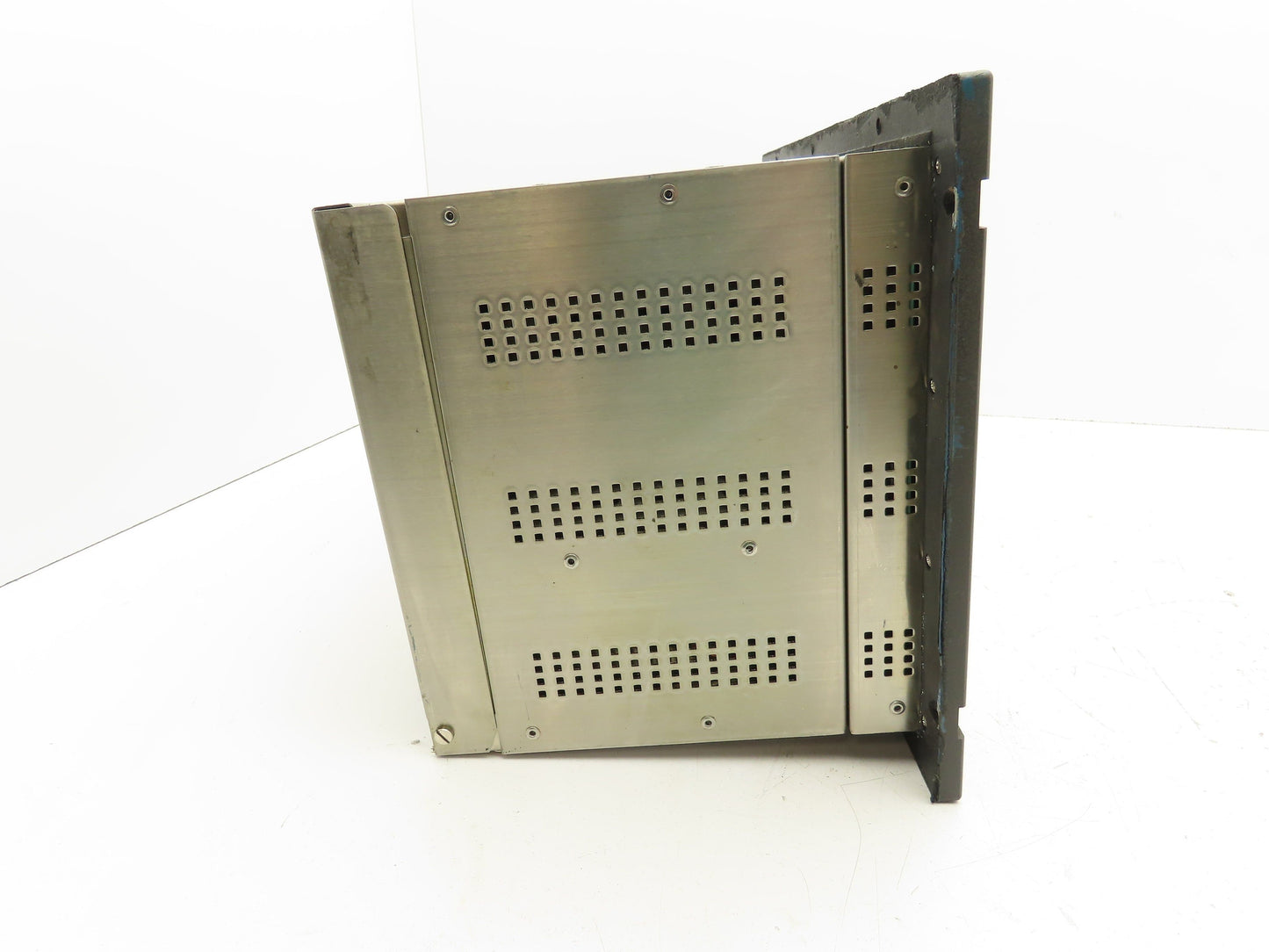 ADVANTECH AWS-843T Industrial Workstation  10.4"Display 230V Input 240 Output