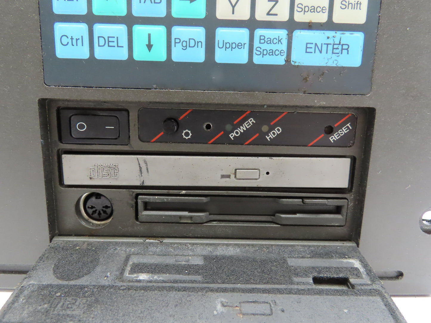 ADVANTECH AWS-843T Industrial Workstation  10.4"Display 230V Input 240 Output