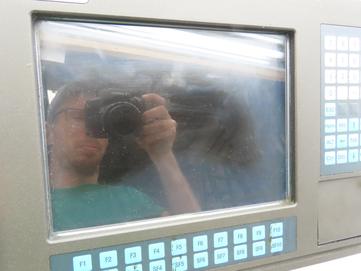 ADVANTECH AWS-843T Industrial Workstation  10.4"Display 230V Input 240 Output