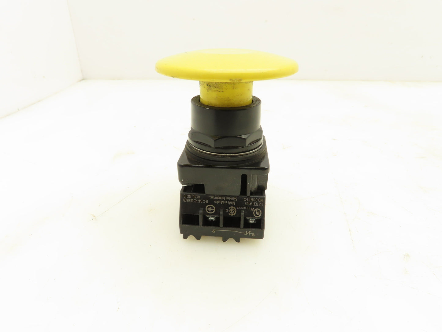 Siemens 52BP2V4 Yellow Mushroom Push-Button Push-Pull 2 Position Maintained