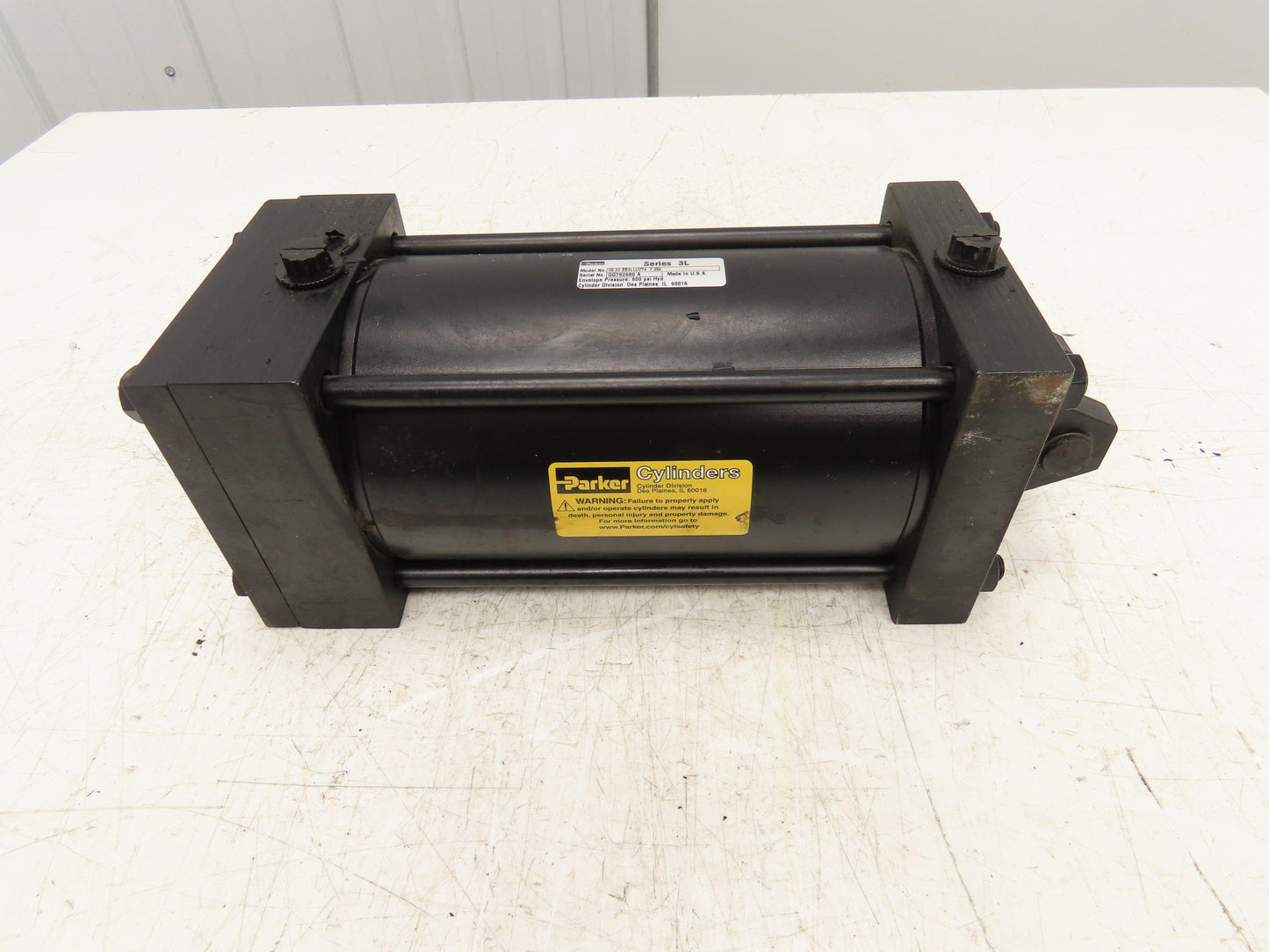 Parker Series L Hydraulic Cylinder 5" Bore 7-1/4" Stroke 600 PSI Clevis Mount