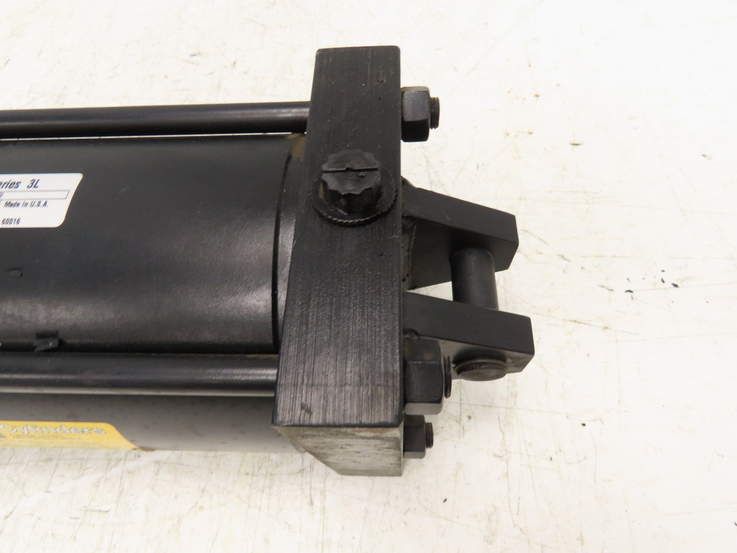 Parker Series L Hydraulic Cylinder 5" Bore 7-1/4" Stroke 600 PSI Clevis Mount