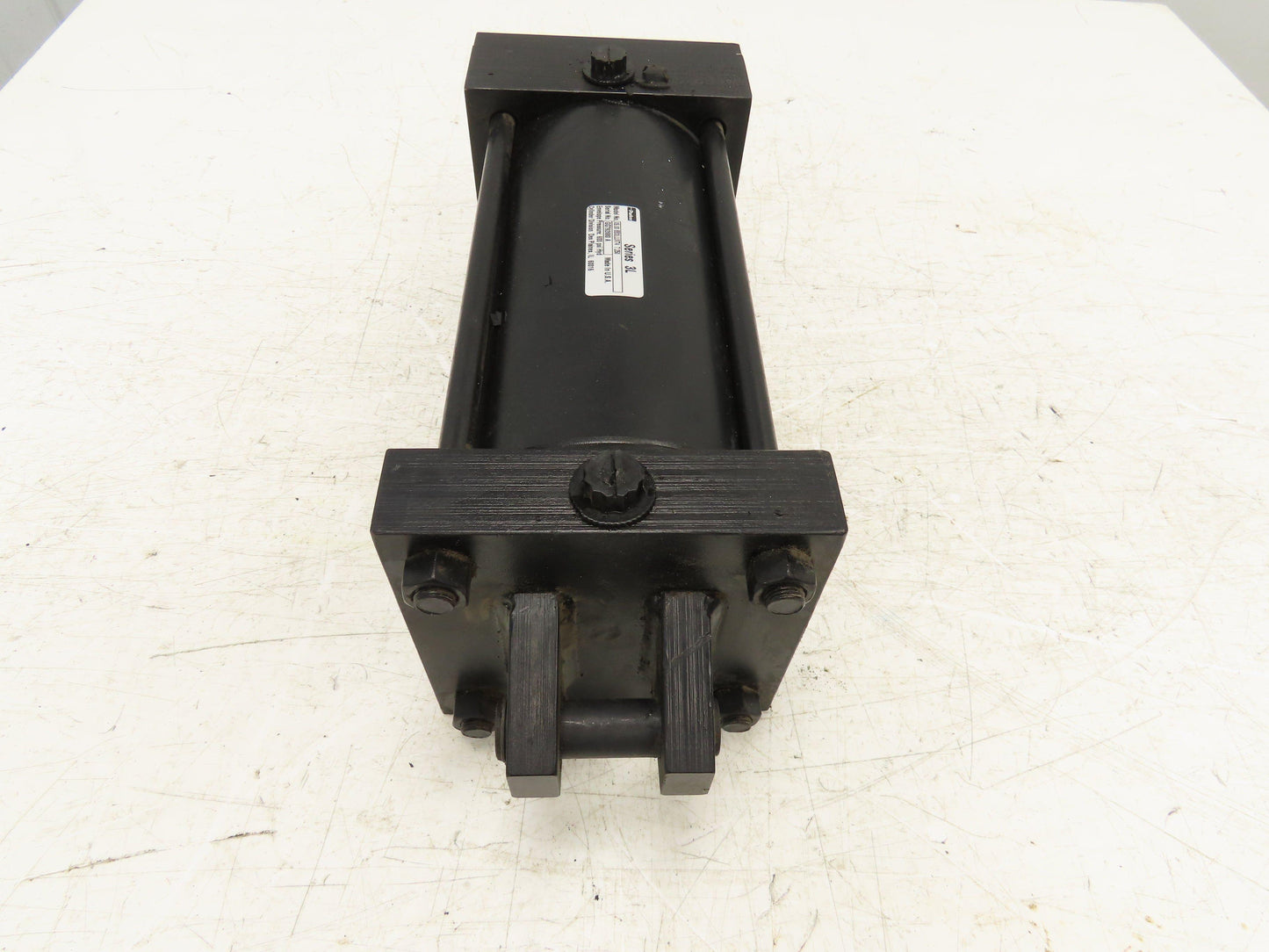 Parker Series L Hydraulic Cylinder 5" Bore 7-1/4" Stroke 600 PSI Clevis Mount