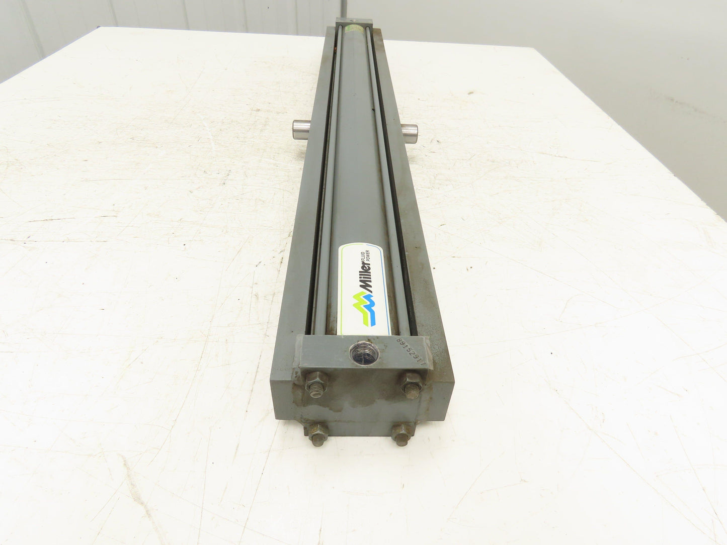 Miller A83B2C Pneumatic Air Cylinder 2.5" Bore 32" Stroke 250 PSI Trunnion Mount