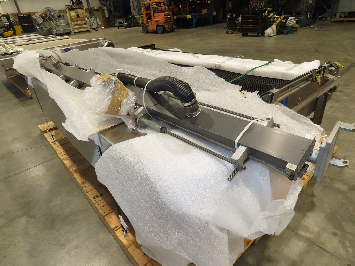 Nercon 8' 6"x 9'  Accumulation Bottle Conveyor Bi-Directional Re-Flow Unloader