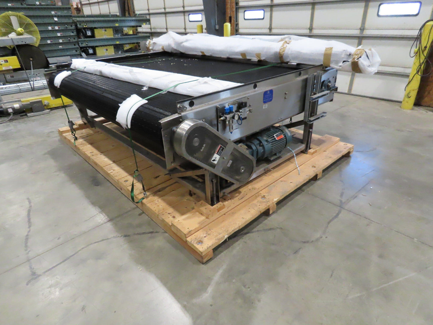Nercon 8' 6"x 9'  Accumulation Bottle Conveyor Bi-Directional Re-Flow Unloader