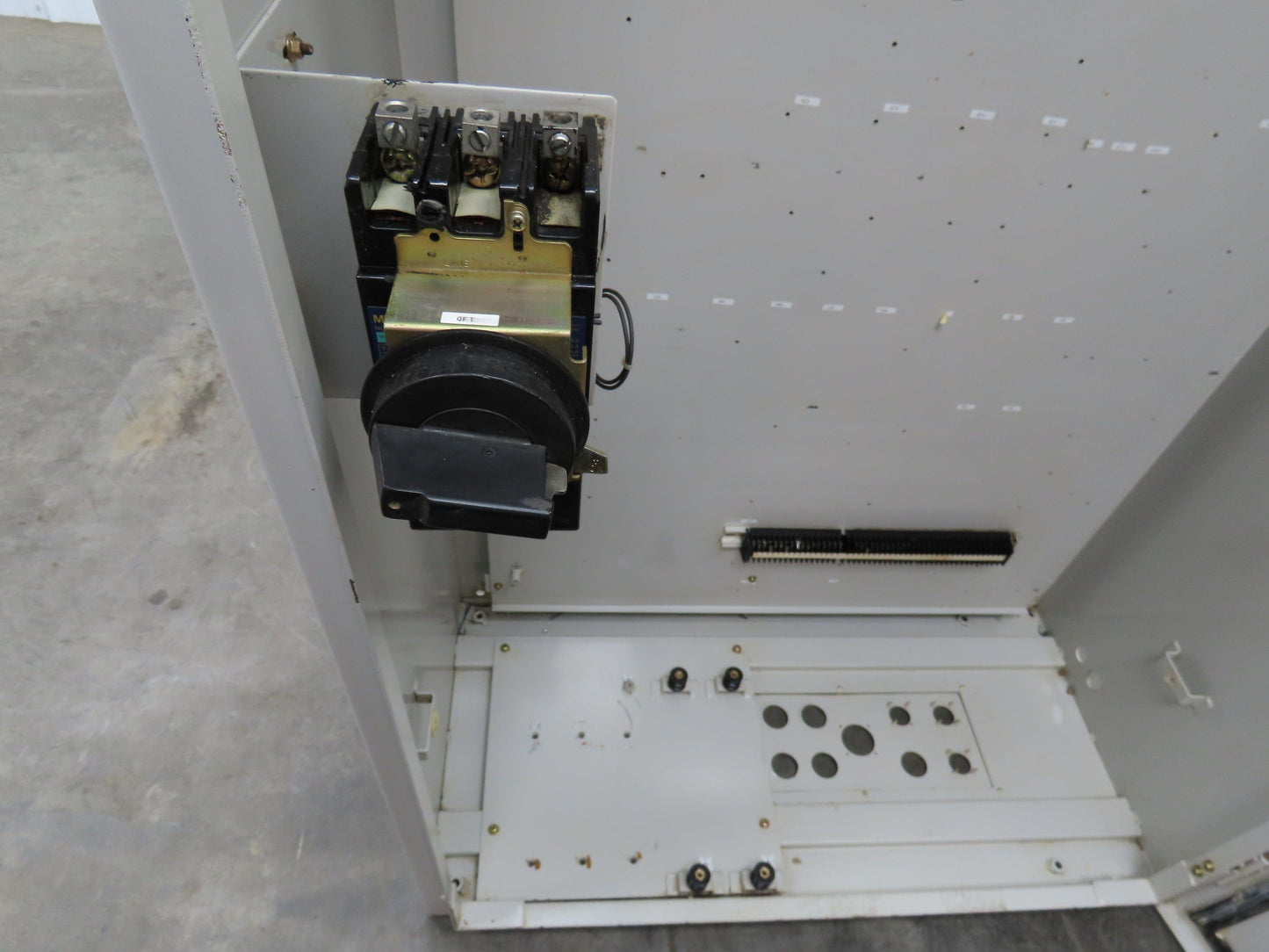 Freestanding Electrical Enclosure 1800x900x400mm Backplate 600x400mm HMI Cutout