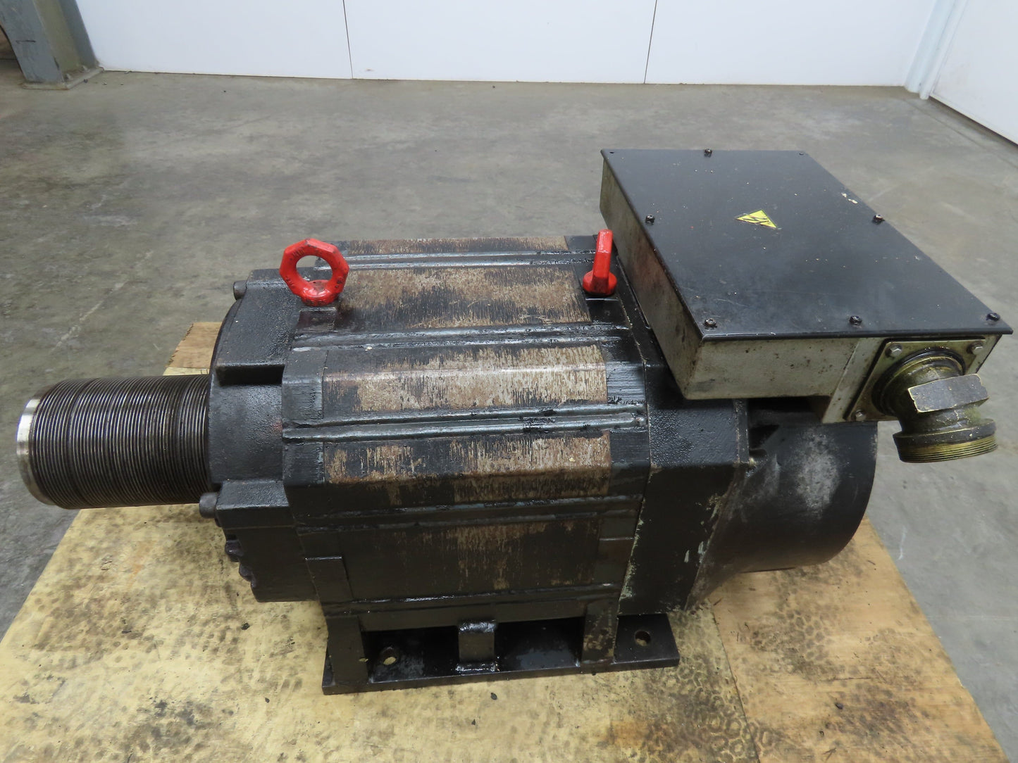 Okuma VAC-YMM37/30R Vac Motor 37/30kw Spindle Servo Motor 6000RPM 170V