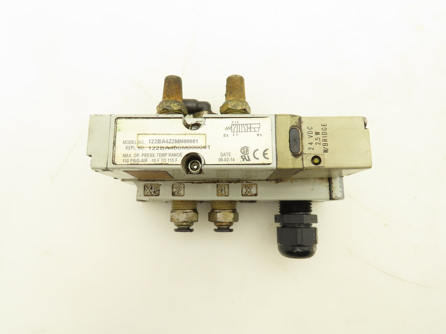 Numatics 122BA4Z2MN00061 Pneumatic 4/2 Solenoid Valve w/Manifold 24VDC  Lot of 2