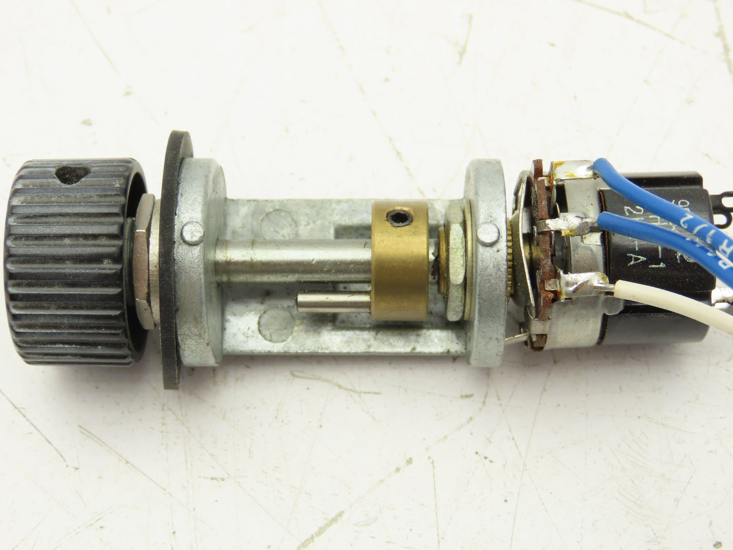 Potentiometer Control Knob 2.2 Ohms 2A 250V  Lot of 5