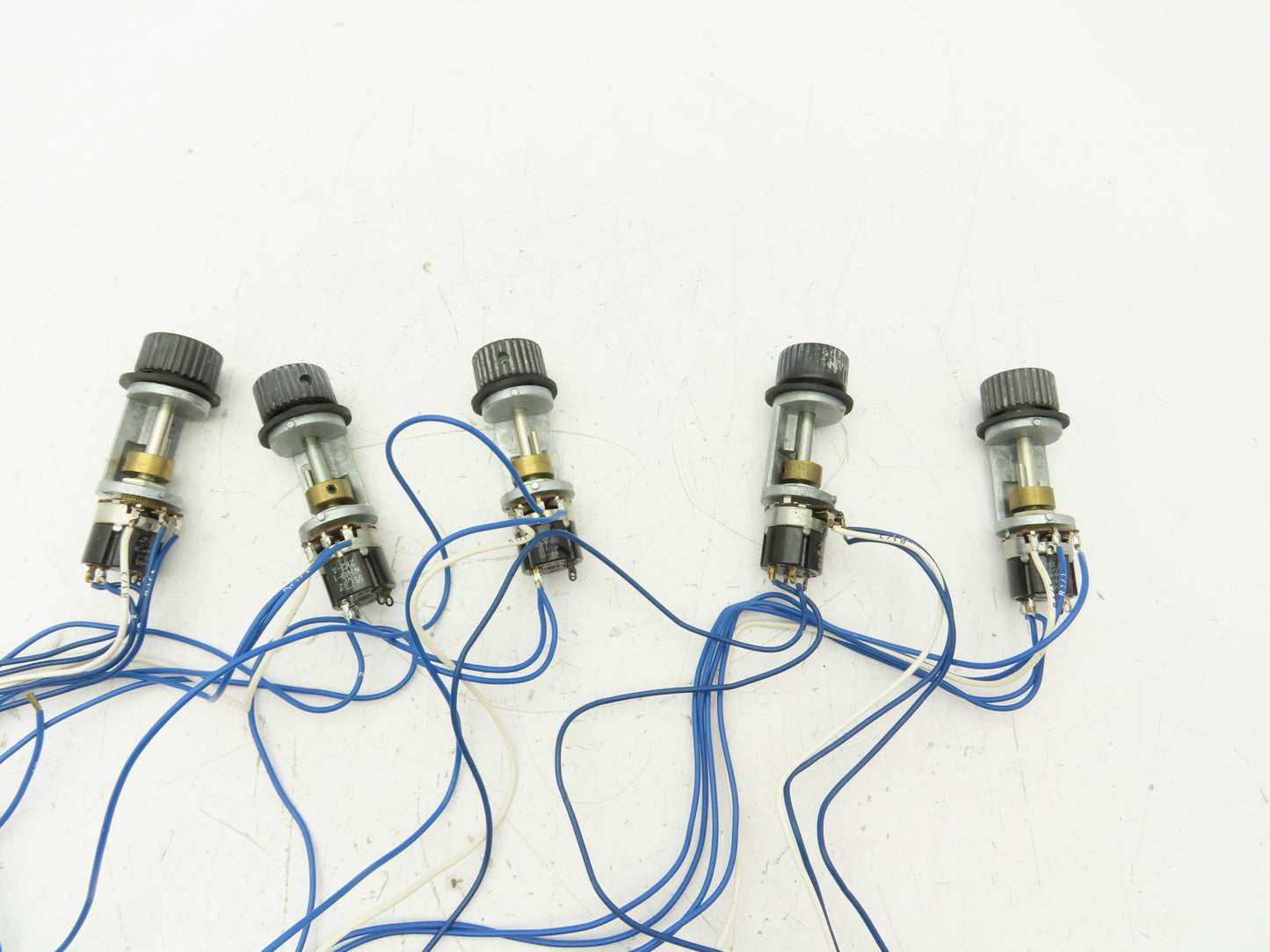 Potentiometer Control Knob 2.2 Ohms 2A 250V  Lot of 5