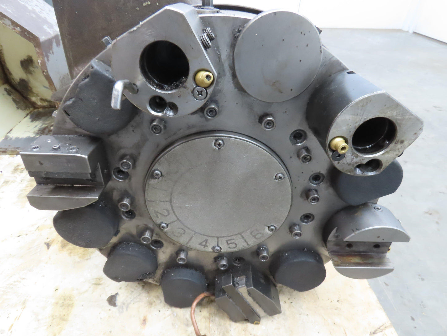 Okuma LU-15 CNC Lathe 12-Position Turret Tool Changer VAC-MFL3.7/2.2R-151-R4