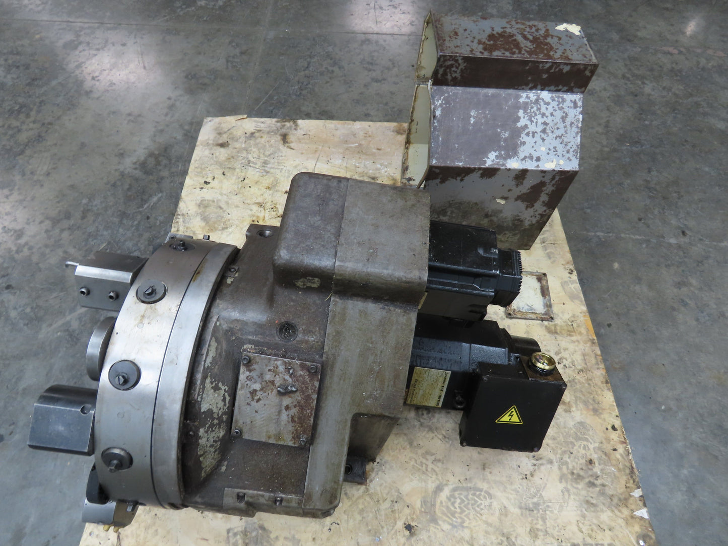 Okuma LU-15 CNC Lathe 12-Position Turret Tool Changer VAC-MFL3.7/2.2R-151-R4
