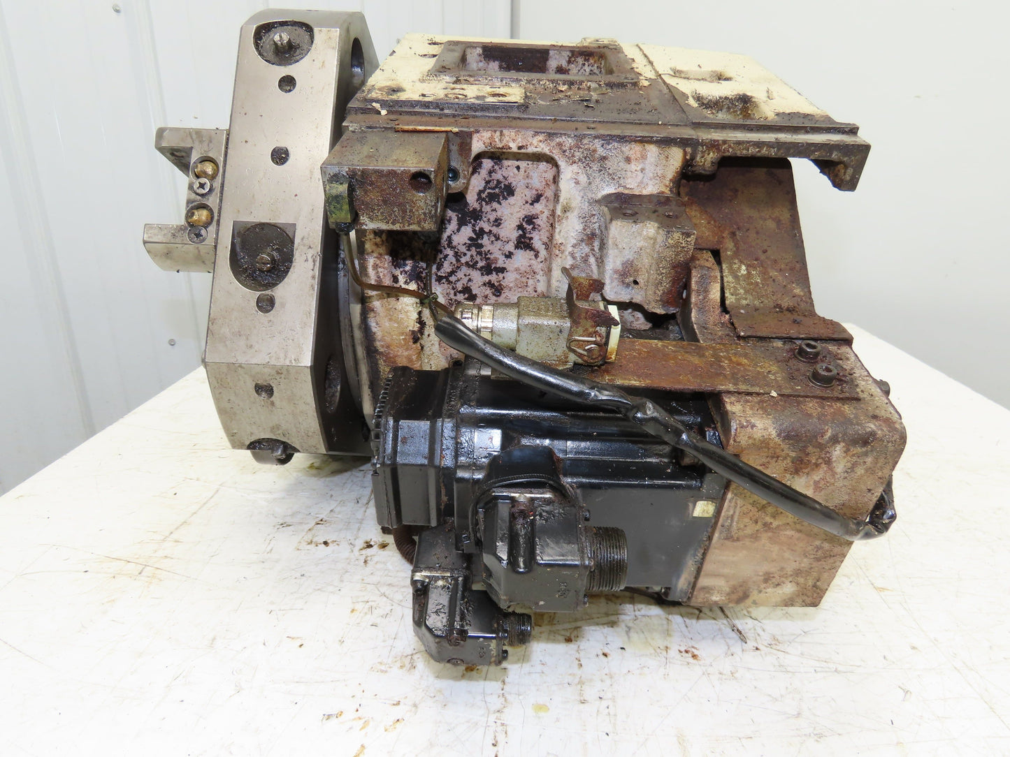 Okuma LU-15 CNC Lathe 8-Position Turret Tool Changer Servo BL-MC50J-20T