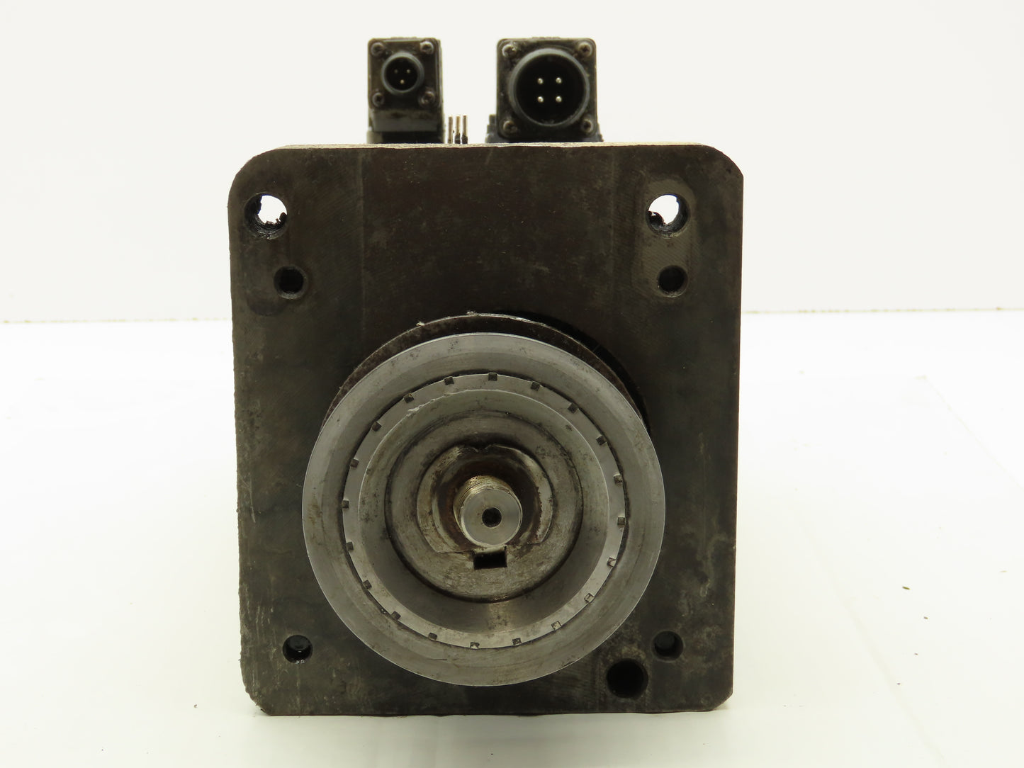 Okuma BL-MC95J-201B AC Servo Motor 2kW 2000 RPM 133V 3PH Encoder ER-JF-7200D