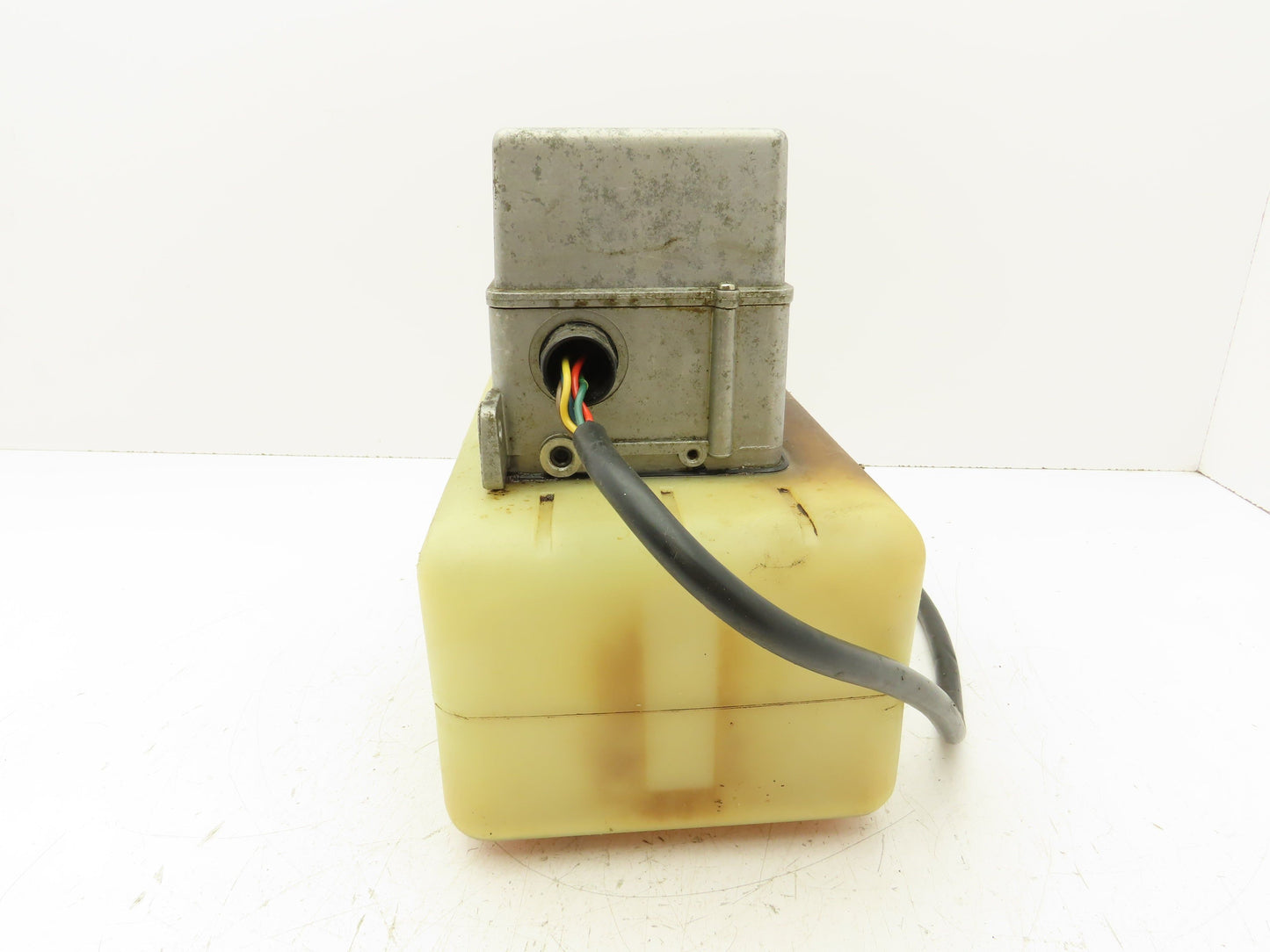 Showa LCB4-011C Lubrication Oil Pump 0.1 L/Min 4L Tank 100V CNC Machine Oiler