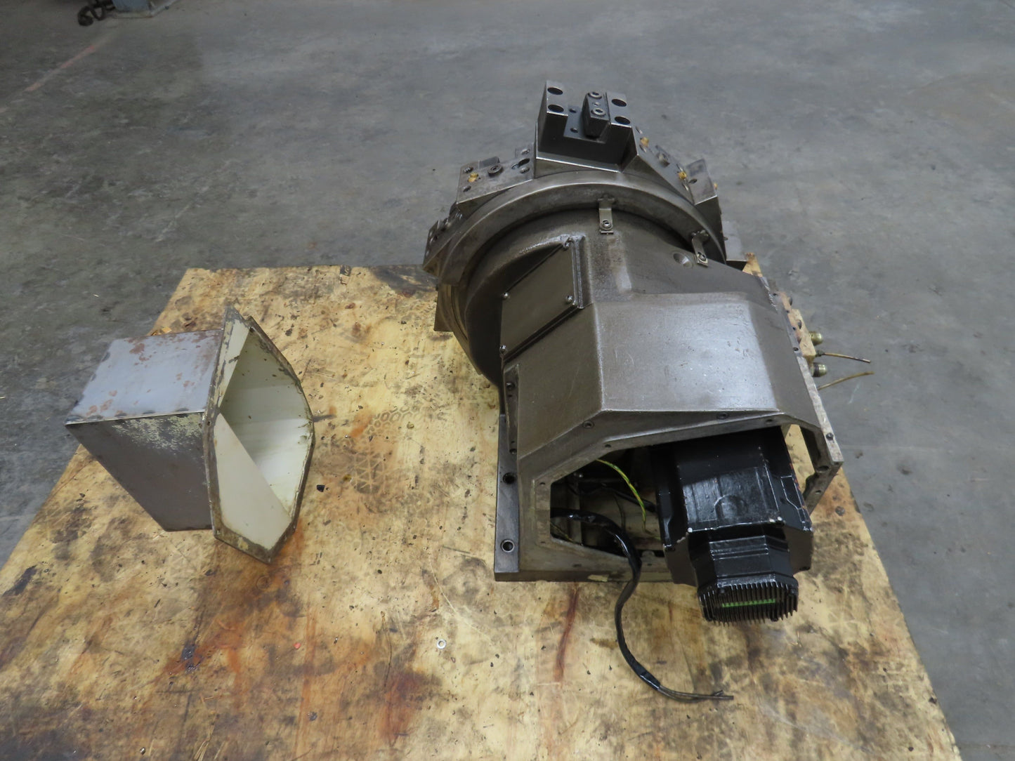 Okuma LU-15 CNC Lathe 12-Position Turret Tool Changer Servo Motor BL MC140J 30T