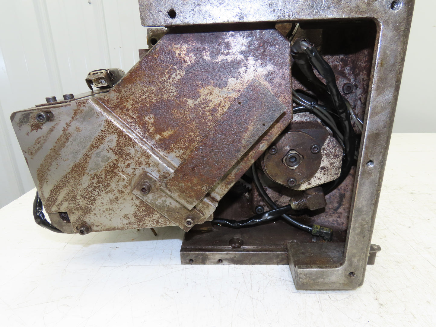 Okuma LU-15 CNC Lathe 8-Position Turret Tool Changer Servo Motor BL-MC50J-20T