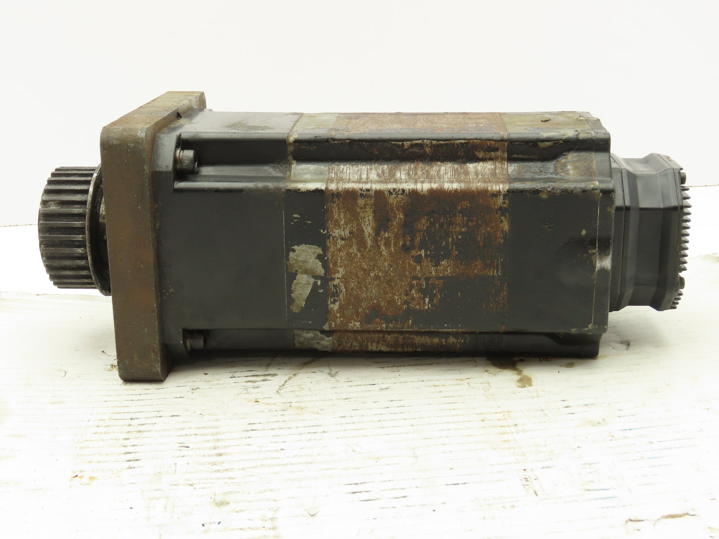 Okuma BL-MC140J-20TB AC Servo Motor 2.8kW 133V 2000 RPM 3PH Encoder ER-J-7200D