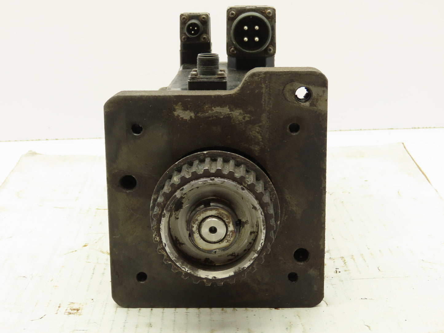 Okuma BL-MC140J-20TB AC Servo Motor 2.8kW 133V 2000 RPM 3PH Encoder ER-J-7200D