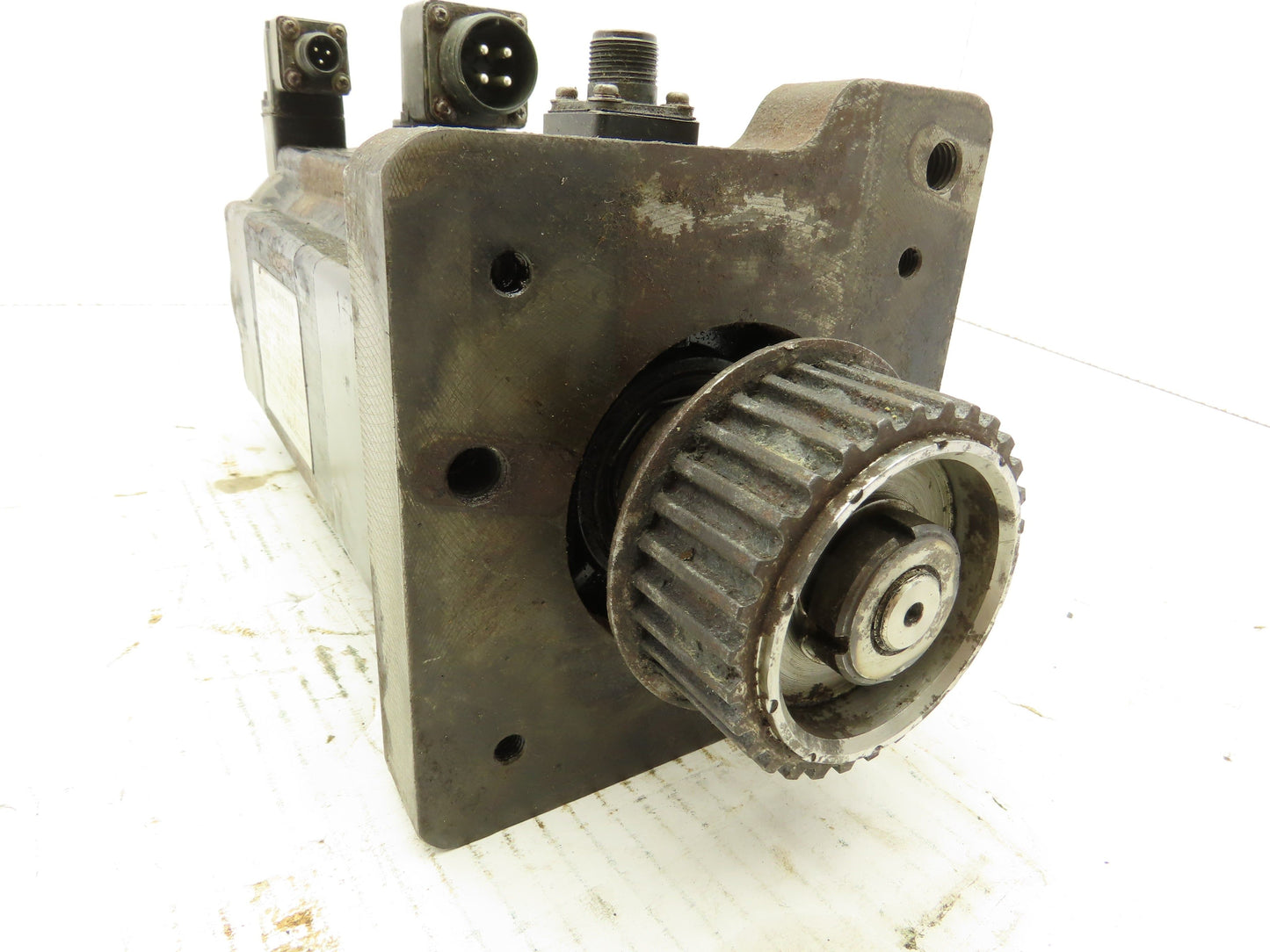 Okuma BL-MC140J-20TB AC Servo Motor 2.8kW 133V 2000 RPM 3PH Encoder ER-J-7200D