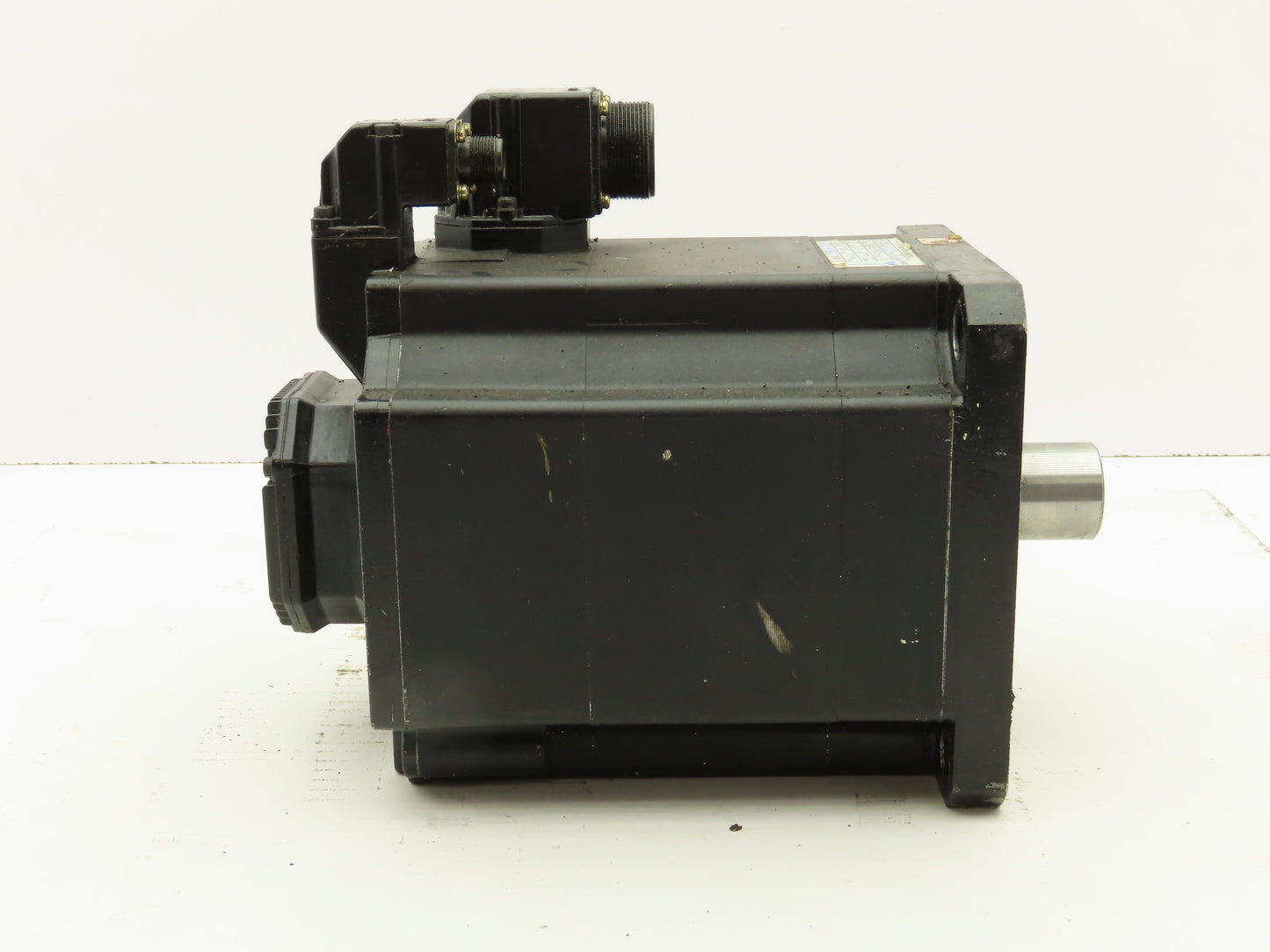Okuma BL-MC200J-20SN-A AC Servo Motor 4kW 2000 RPM 3PH 157V Encoder ER-JF-7200D