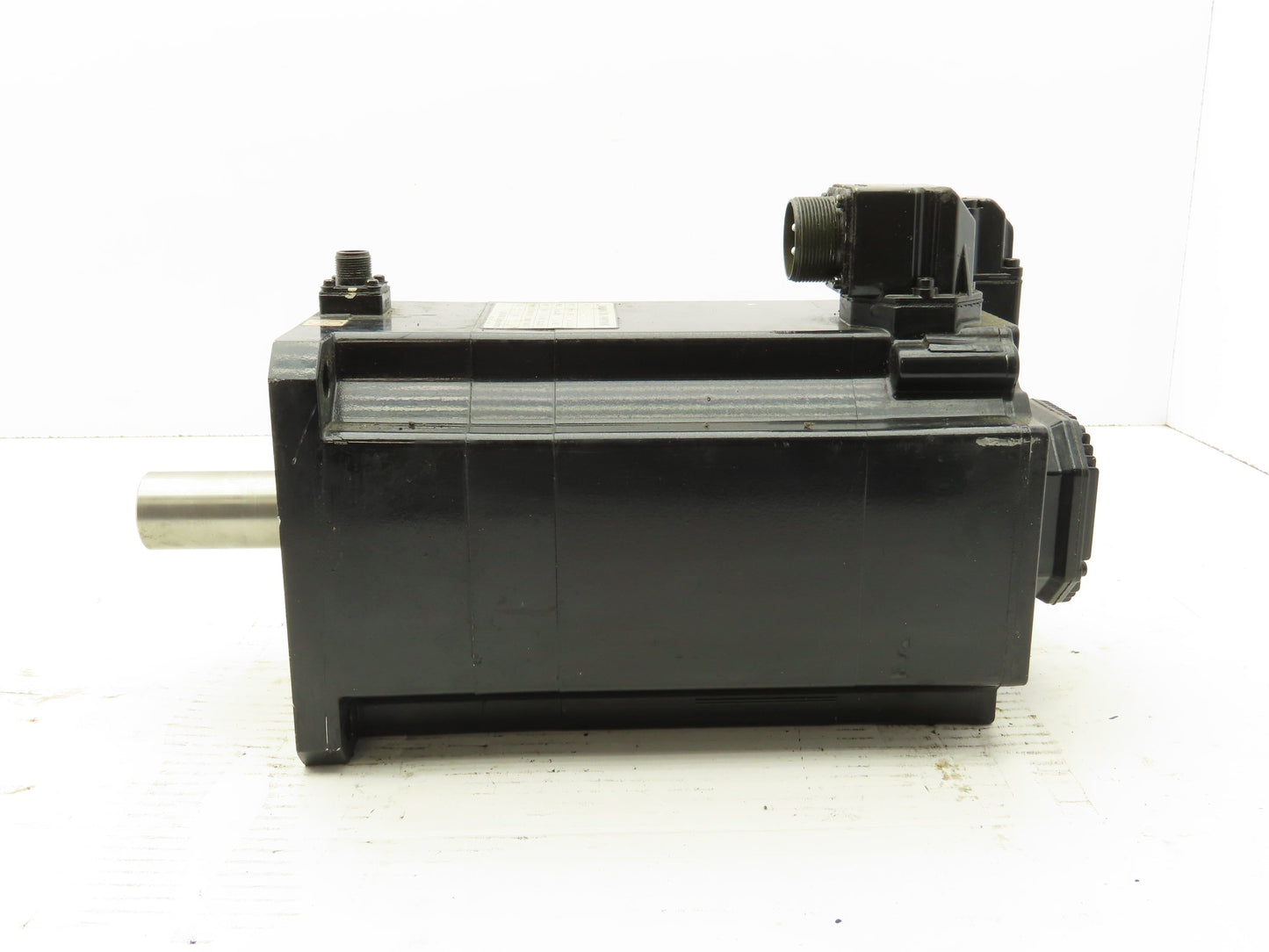 Okuma BL-MC300J-12SB Servo Motor 3.6KW 8P 1200RPM 141V 3PH Encoder ER-J7200D