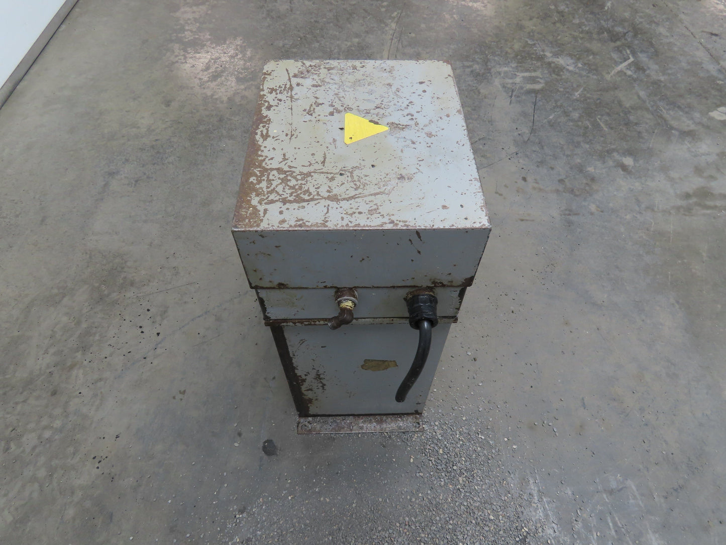 Showa MLA-03W Lubrication Pump 4.5Gal Tank Machine Oiler 300 cc/min 100V 1PH