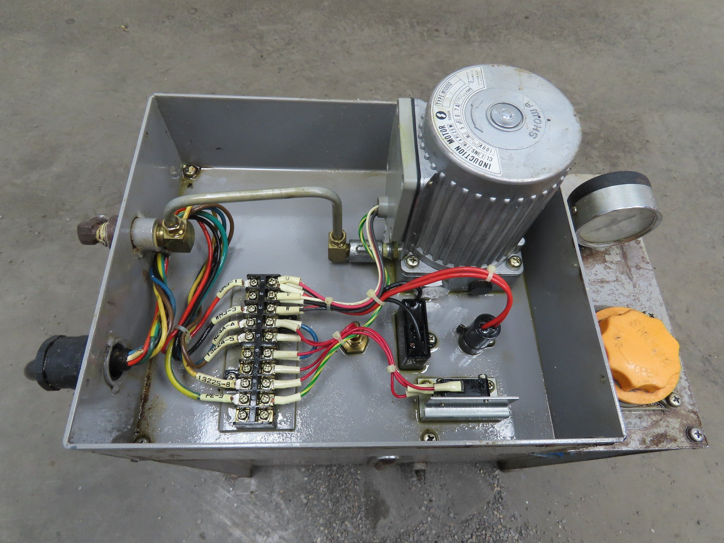 Showa MLA-03W Lubrication Pump 4.5Gal Tank Machine Oiler 300 cc/min 100V 1PH