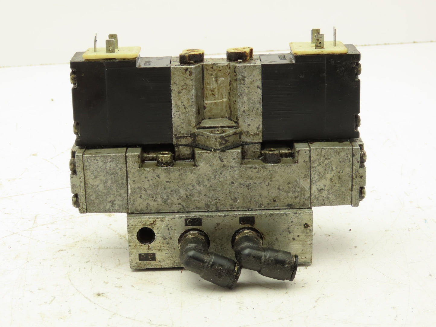 CKD 4F440-L Pneumatic Solenoid Valve 5 Port 3-Pos 24VDC