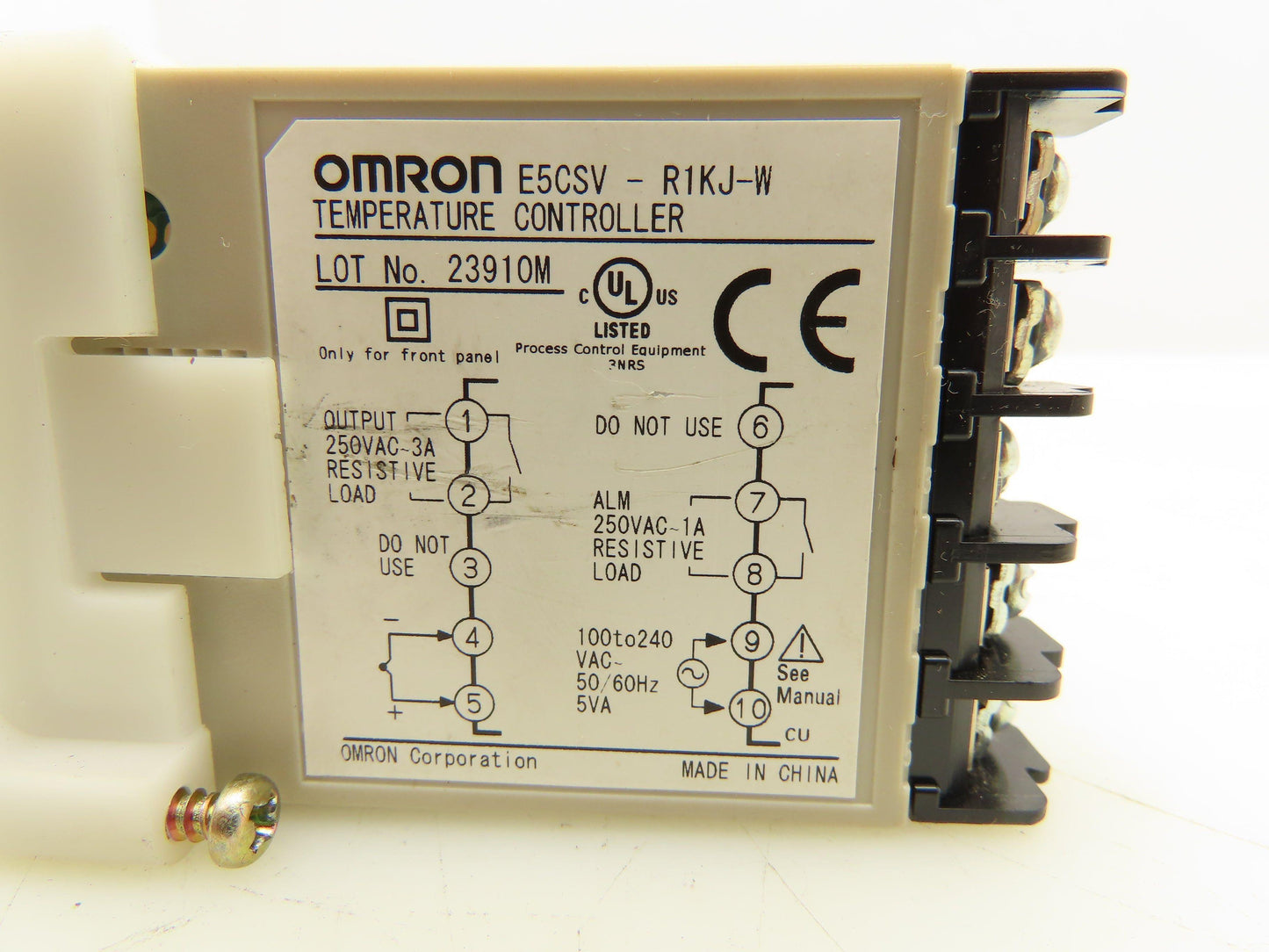 Omron E5CSV-R1KJ-W Digital Temperature Controller 100-240VAC 5VA 50/60HZ