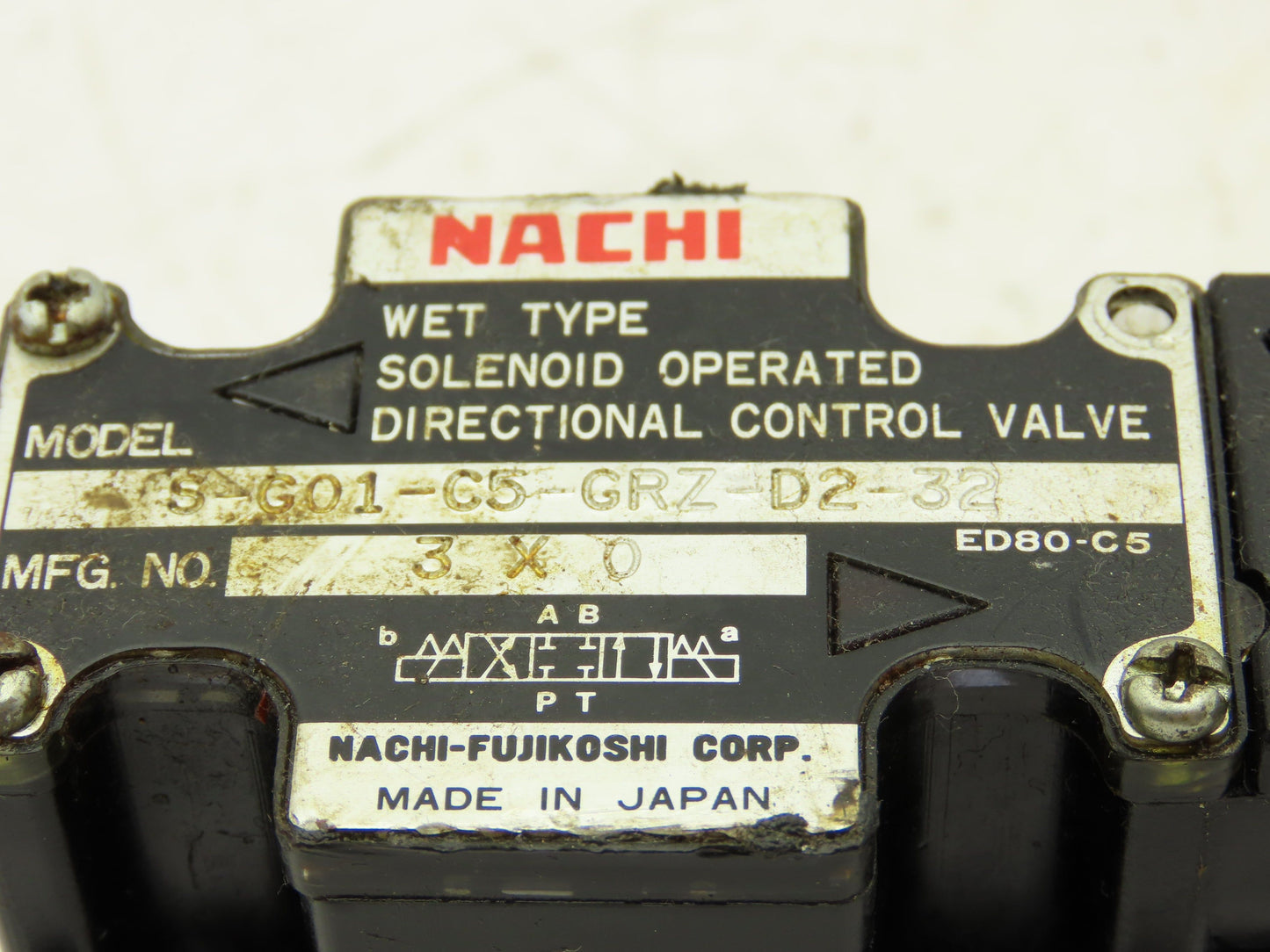 Nachi S-G01-C5-GRZ-D2-32 Hydraulic Directional Control Solenoid Valve 24VDC D03