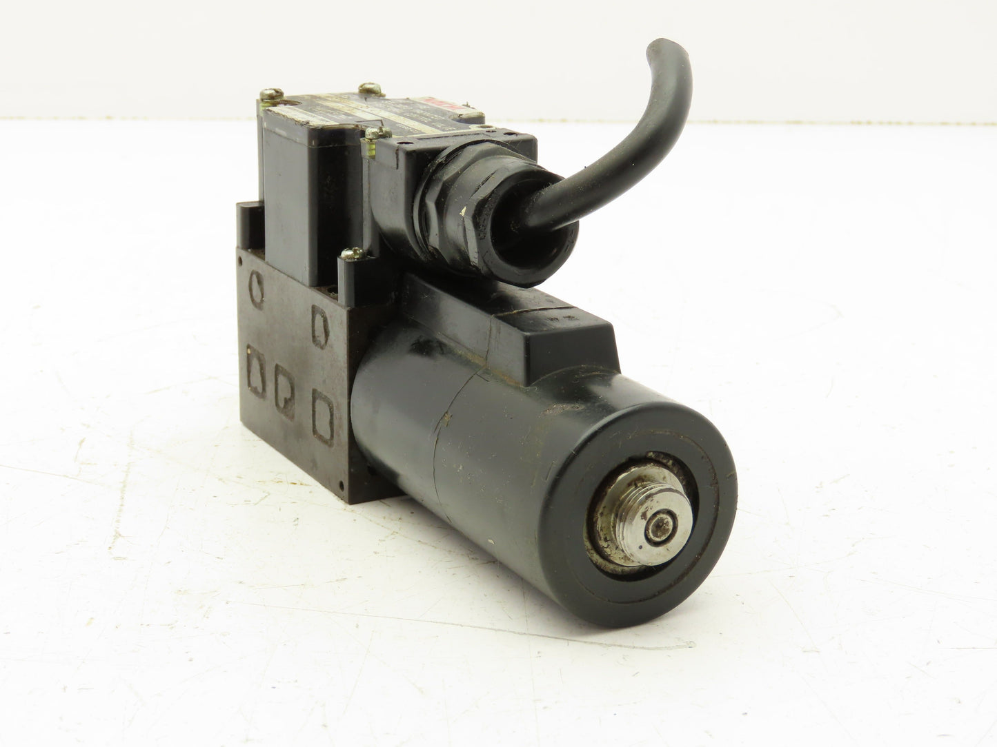 Nachi S-G01-C5-GRZ-D2-32 Hydraulic Directional Control Solenoid Valve 24VDC D03
