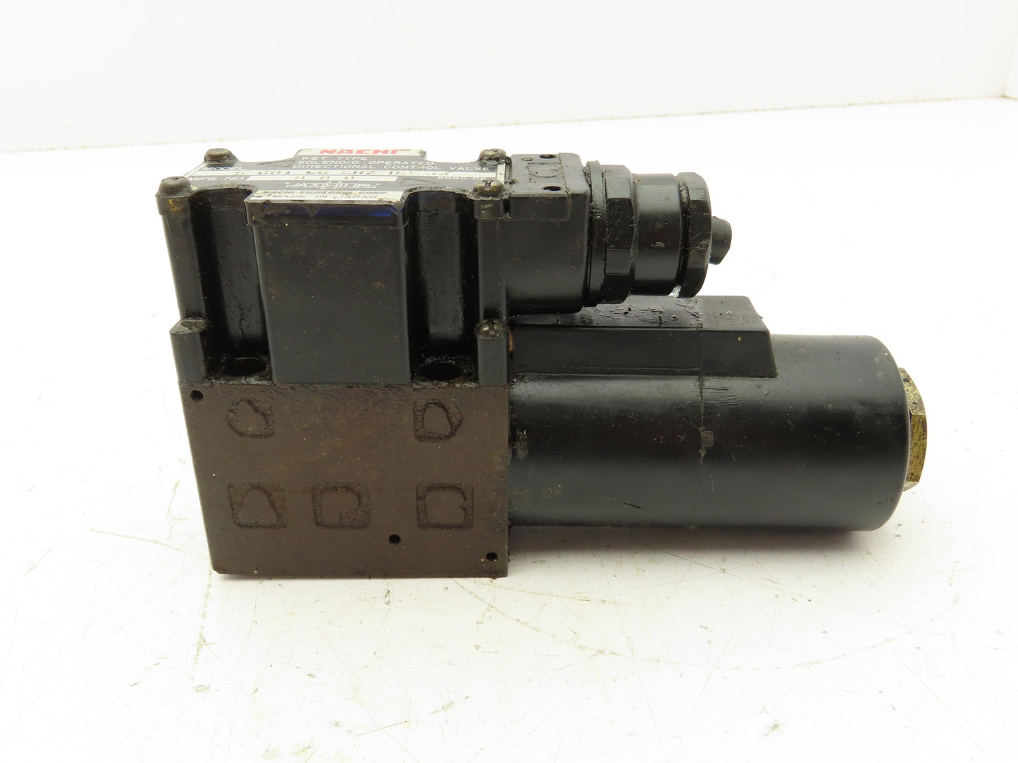 Nachi S-G01-C6-GRZ-D2-33 Hydraulic Directional Control Solenoid Valve 24VDC D03