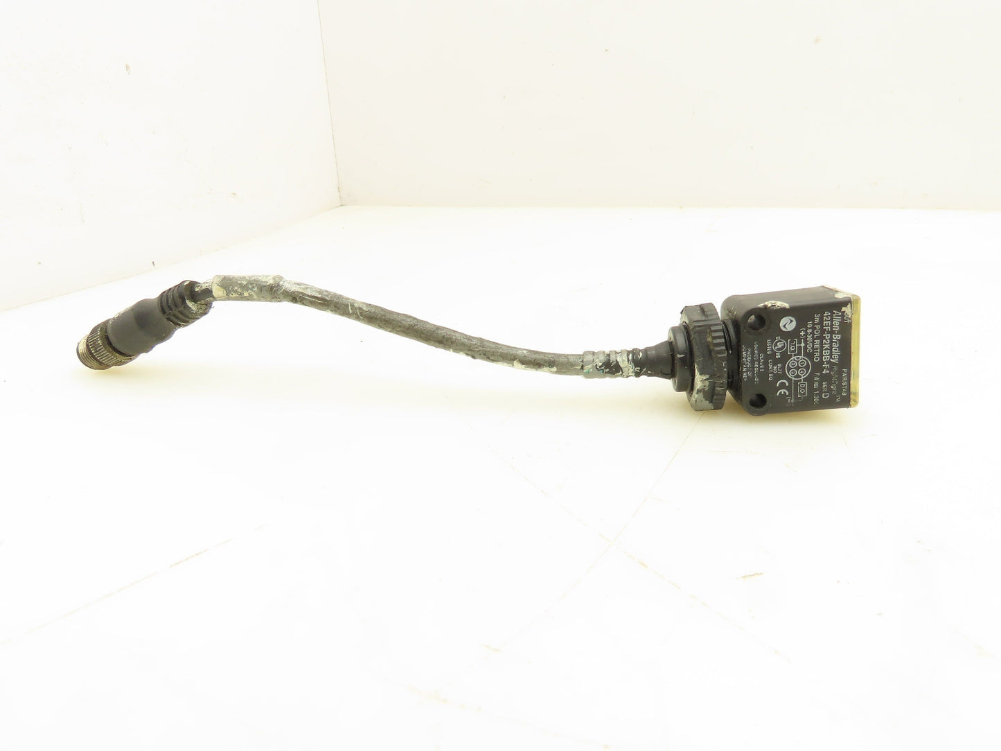 Allen Bradley 42EF-P2KBB-F4 RightSight Polarized Photosensor 3m Red Lot of 3