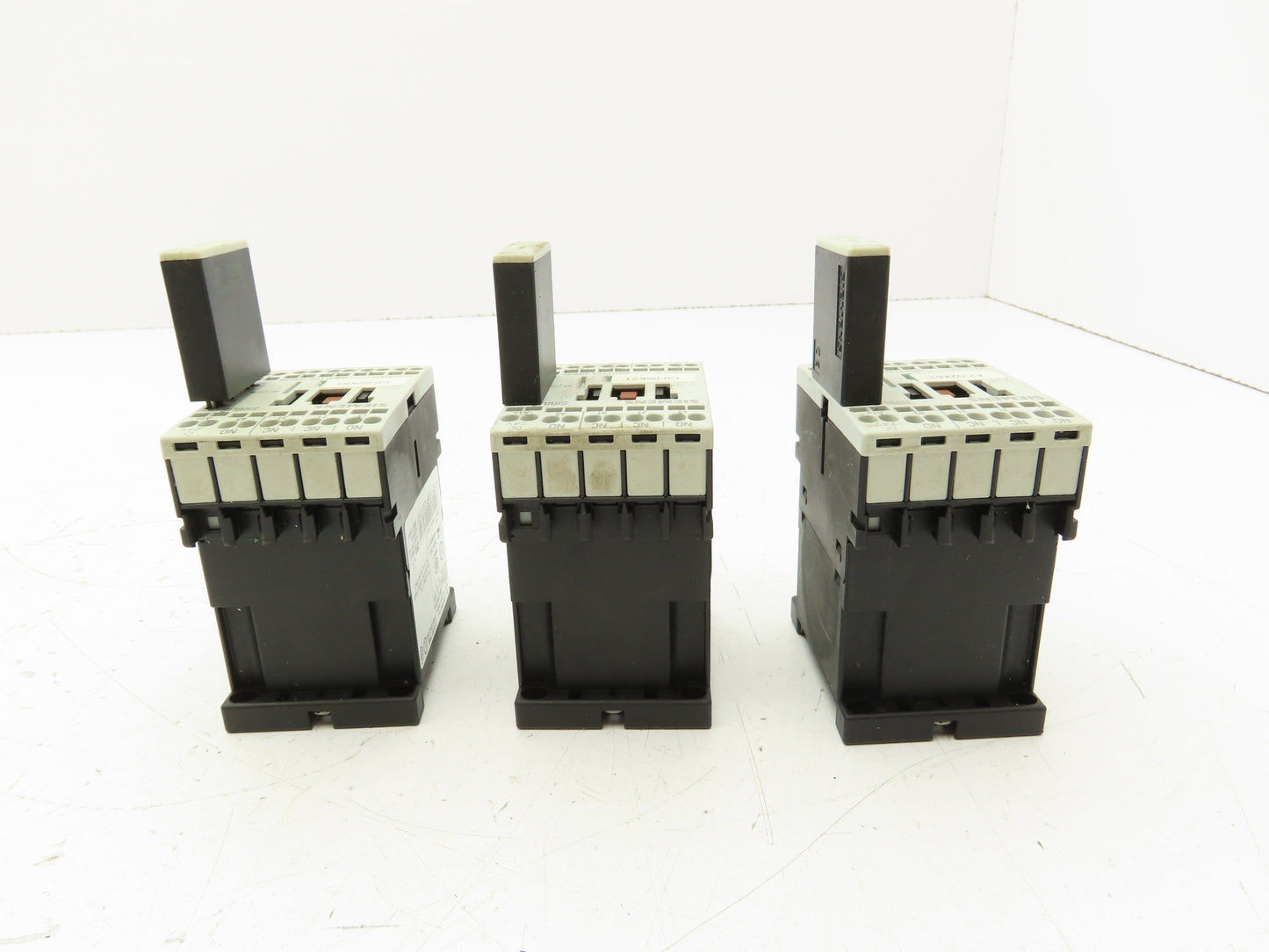 Siemens 3RH1122-2BB40 Auxiliary Contactor 600VAC 10A Lot Of 3