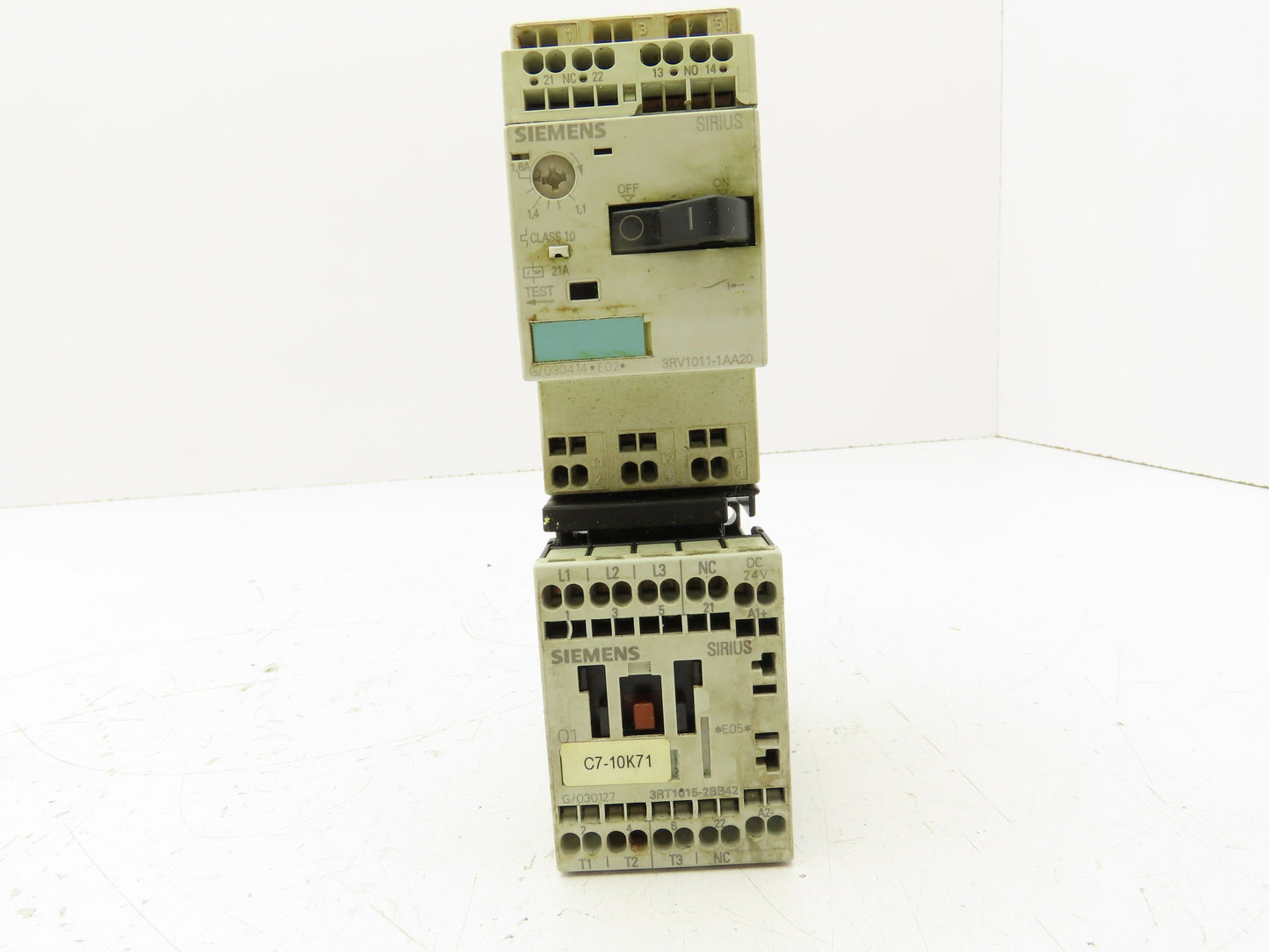 Siemens 3RV1011-1AA20 Circuit Breaker With Contactor 690V 1.1-1.6A 3 Pole