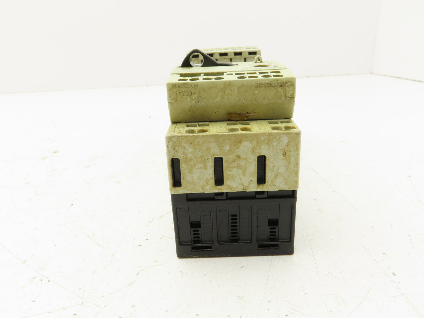 Siemens 3RV1011-1AA20 Circuit Breaker With Contactor 690V 1.1-1.6A 3 Pole