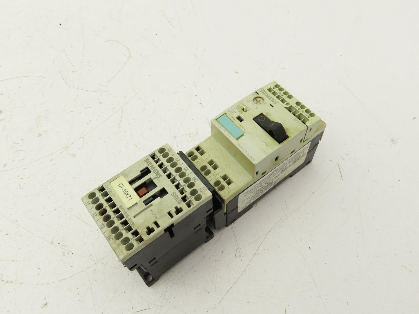 Siemens 3RV1011-1AA20 Circuit Breaker With Contactor 690V 1.1-1.6A 3 Pole