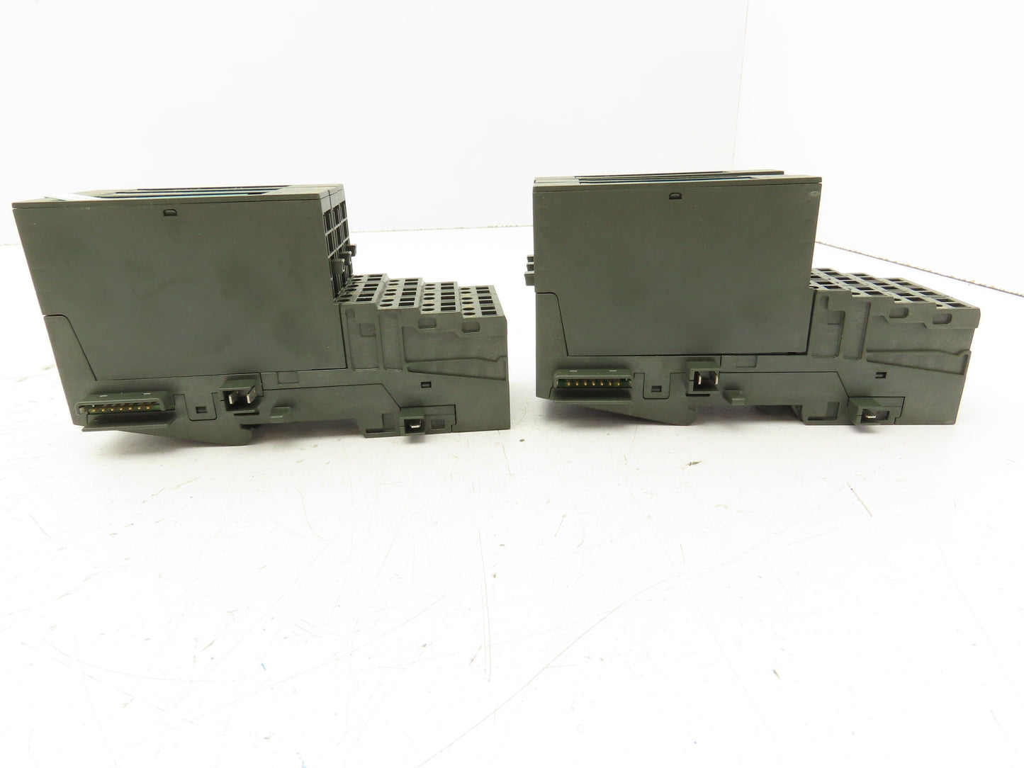 Siemens 6ES7132-4BB30-0AA0 Digital Output Module With Terminal 24VDC 2A Lot Of 6