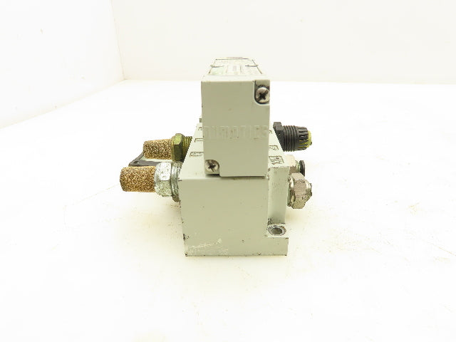 Numatics 122BA4Z2MN00061 Pneumatic Solenoid Valve w/Manifold Base 24VDC Lot of 3