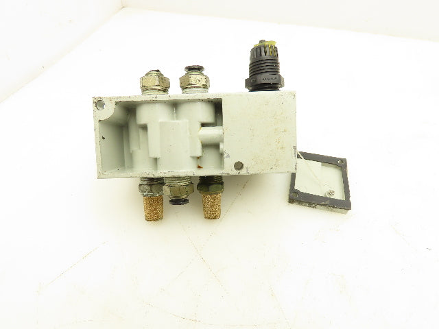 Numatics 122BA4Z2MN00061 Pneumatic Solenoid Valve w/Manifold Base 24VDC Lot of 3