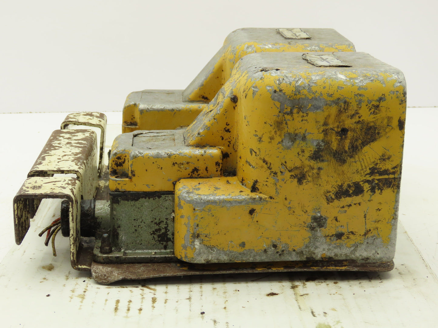 Ojiden OFL-TY1-SM2.KS Safety Guard Machine Foot Switch Double Pedal 10A 250V