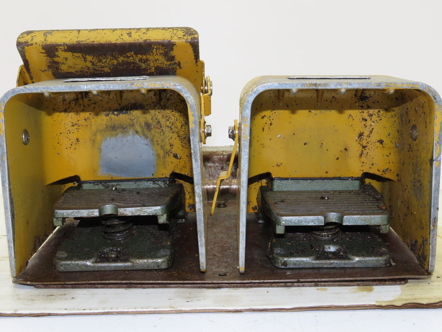 Ojiden OFL-TY1-SM2.KS Safety Guard Machine Foot Switch Double Pedal 10A 250V