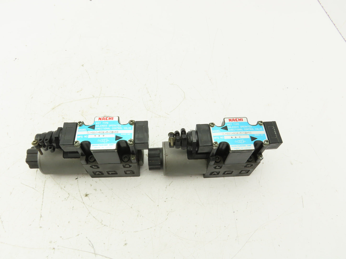 Nachi SL-G01-A3X-R-D2-10 Directional Control Solenoid Valve 24VDC  Lot of 2