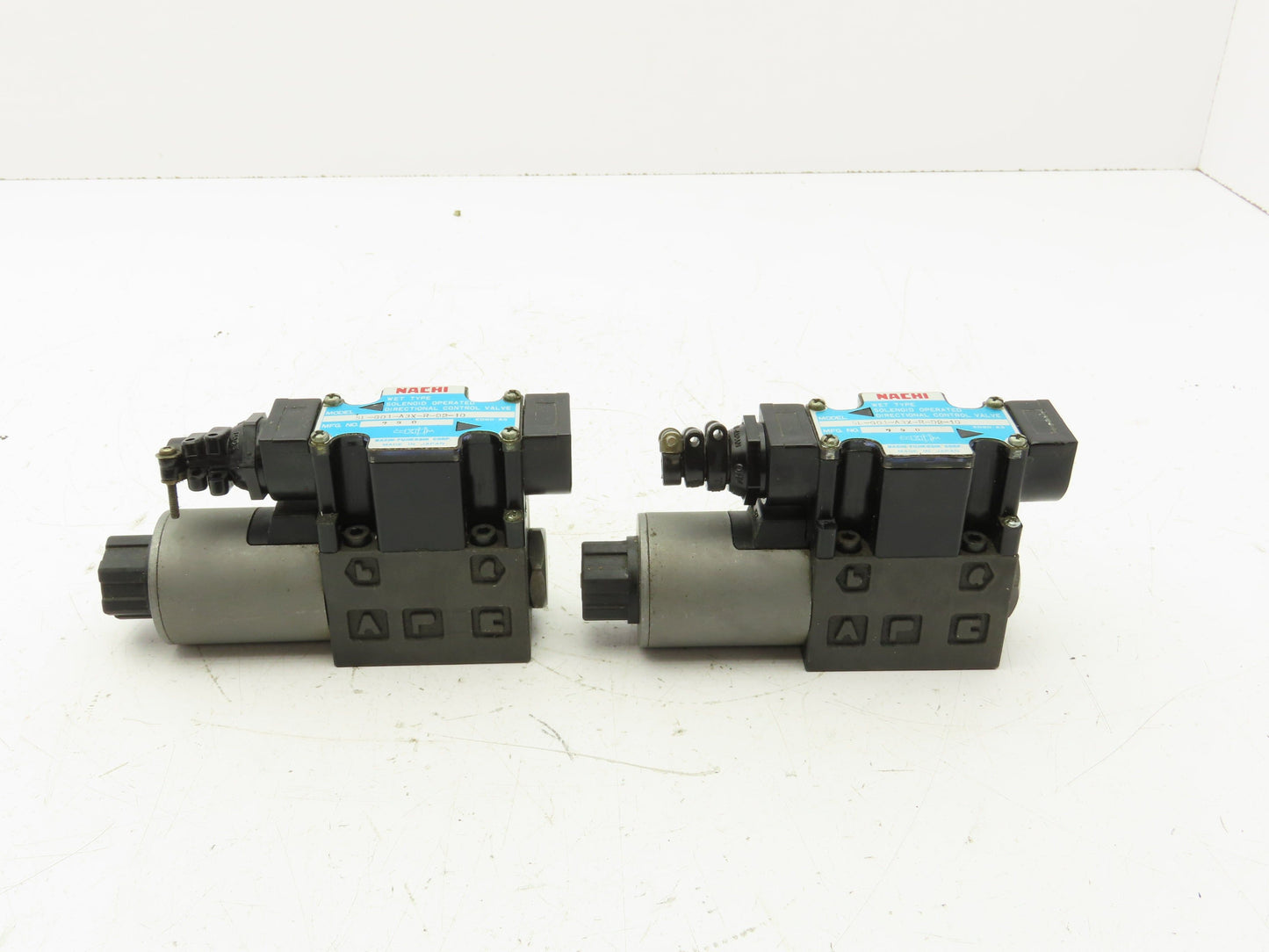 Nachi SL-G01-A3X-R-D2-10 Directional Control Solenoid Valve 24VDC  Lot of 2